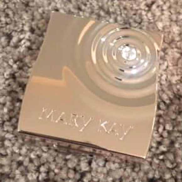 Rose Gold Compact - Picture 1 of 4